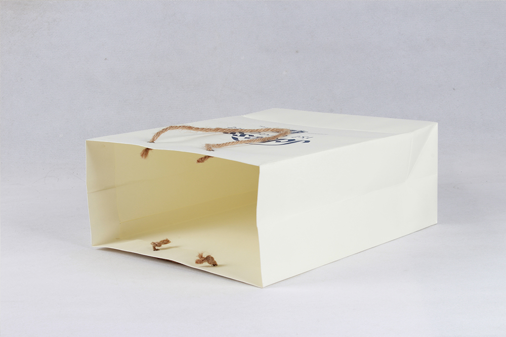 SCHIESSER高檔服裝白卡紙袋定制 SCHIESSER高檔服裝白卡紙袋定制